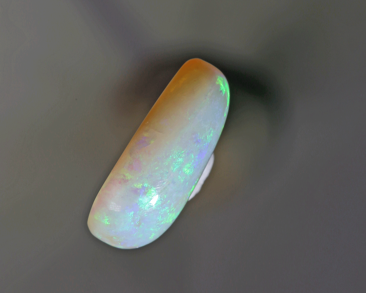 6.8 carats light opal