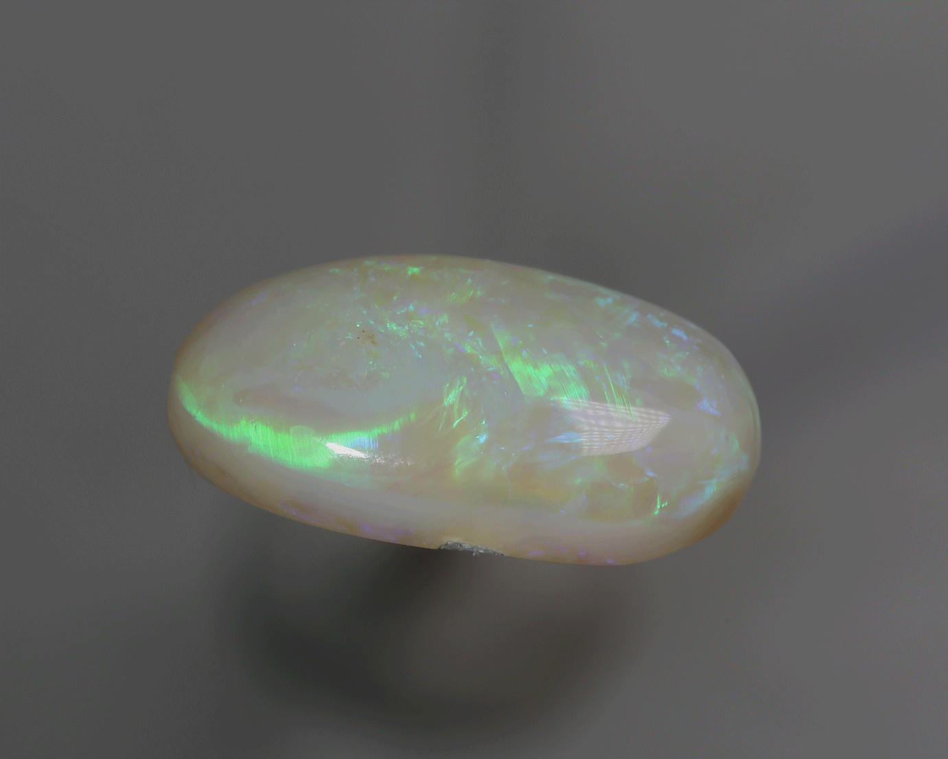 6.8 carats light opal