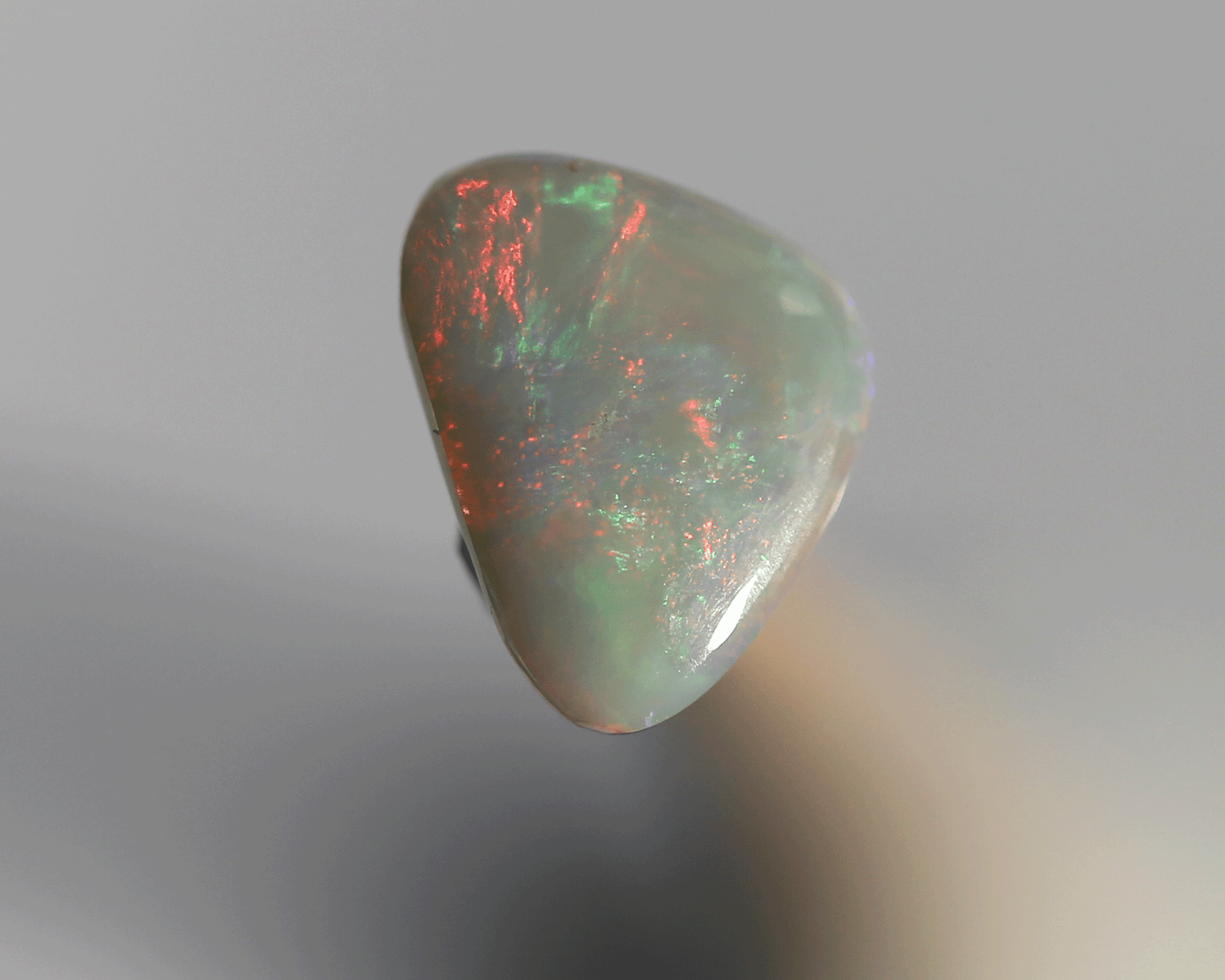 0.9 ct white opal