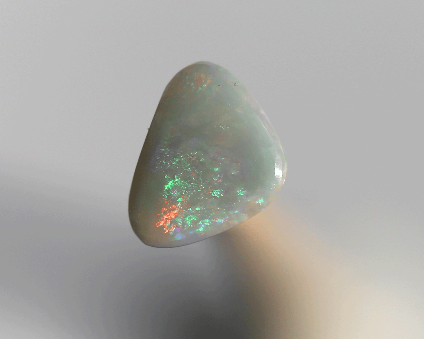 0.9 ct white opal