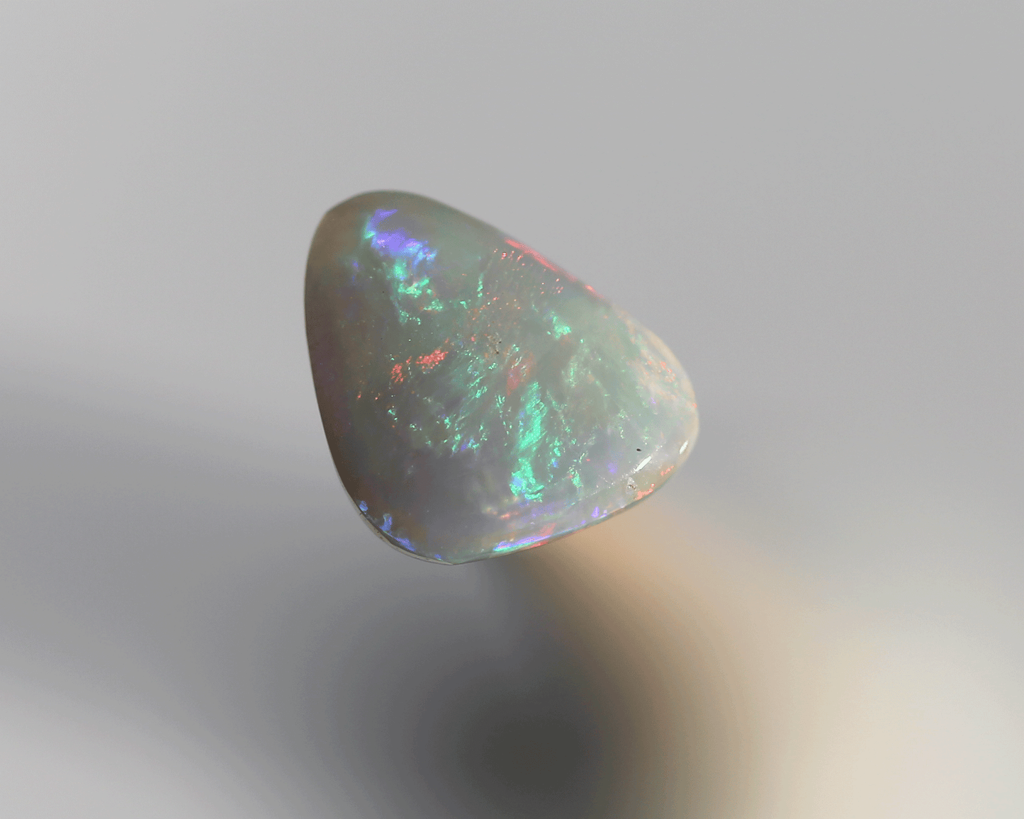 0.9 ct white opal