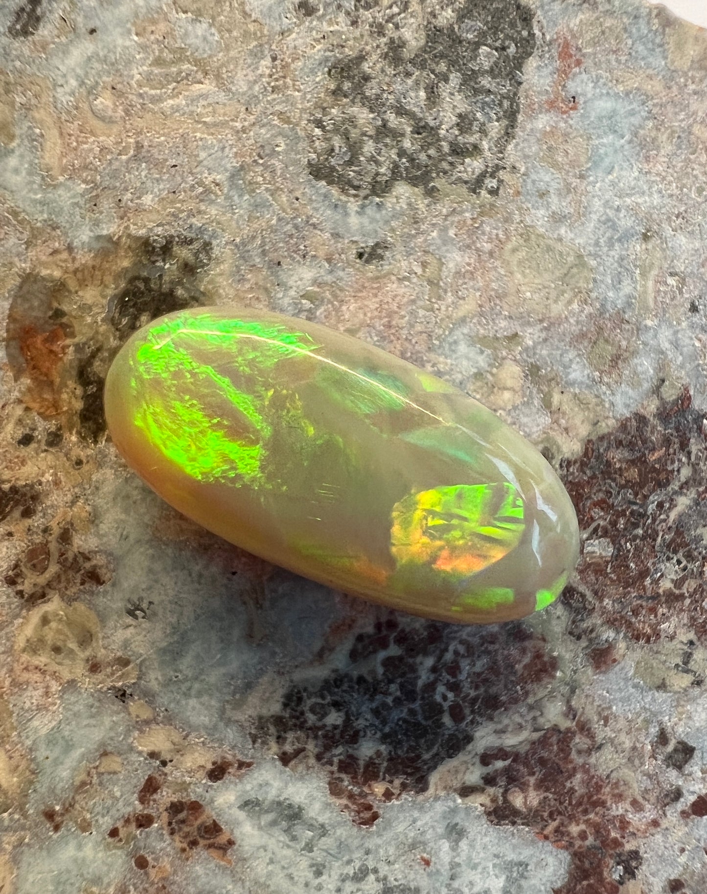 4.28 carats Light Opal