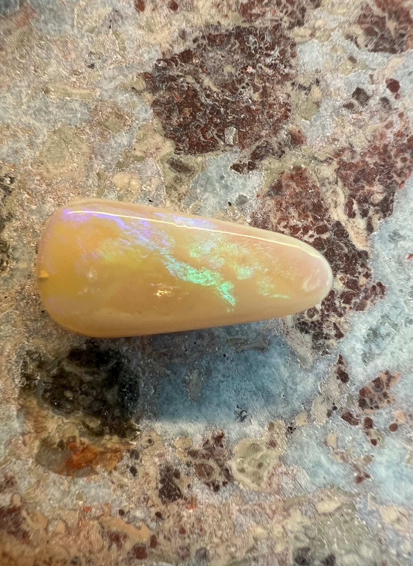 2.94 carats Light Opal