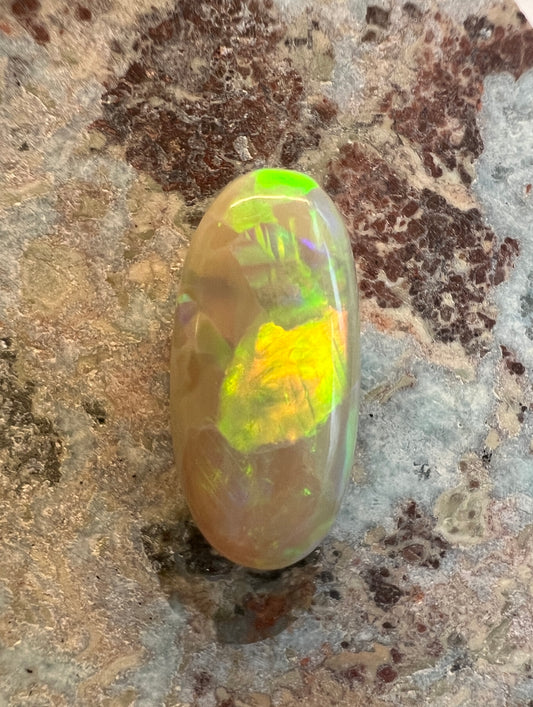 4.28 carats Light Opal