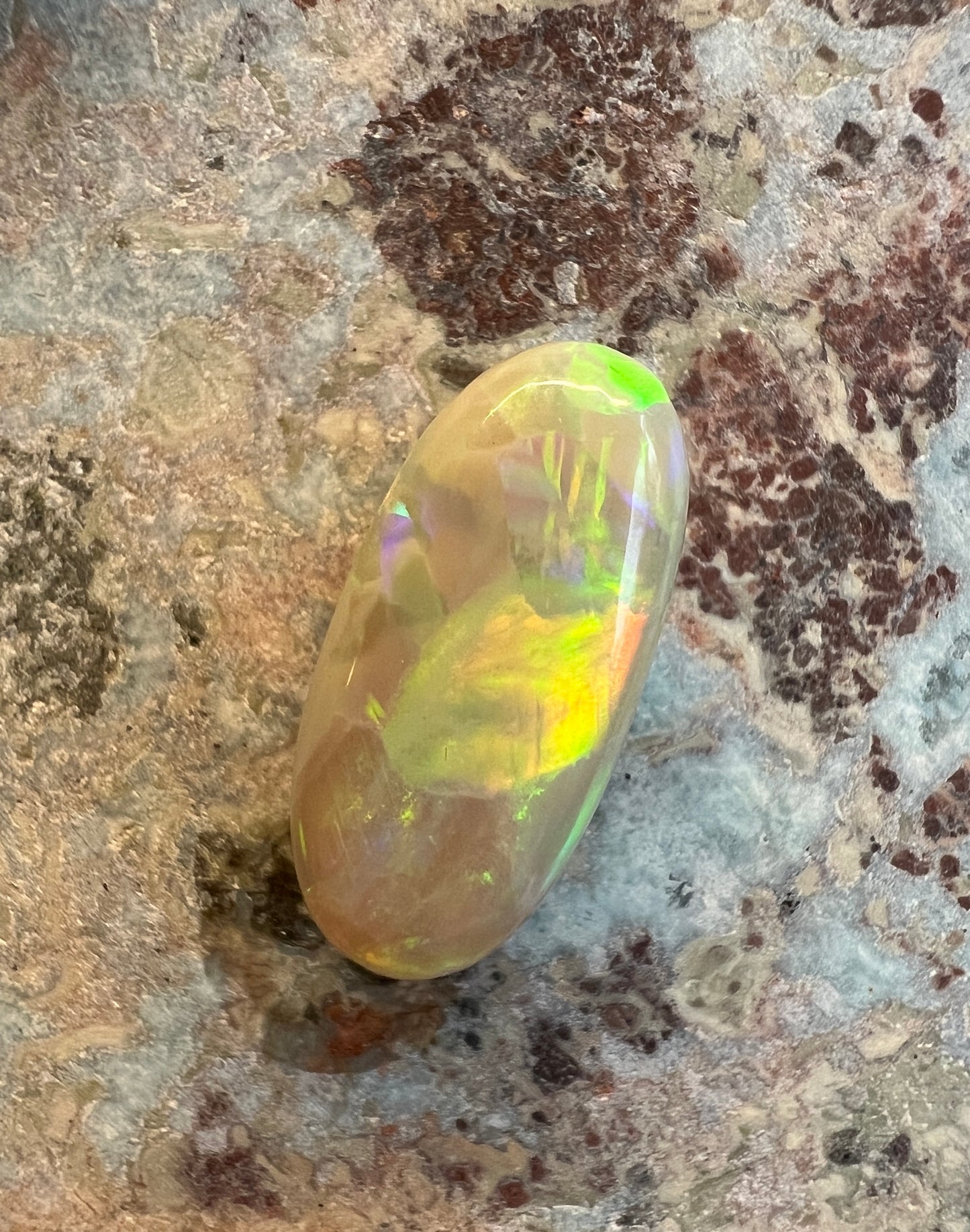 4.28 carats Light Opal