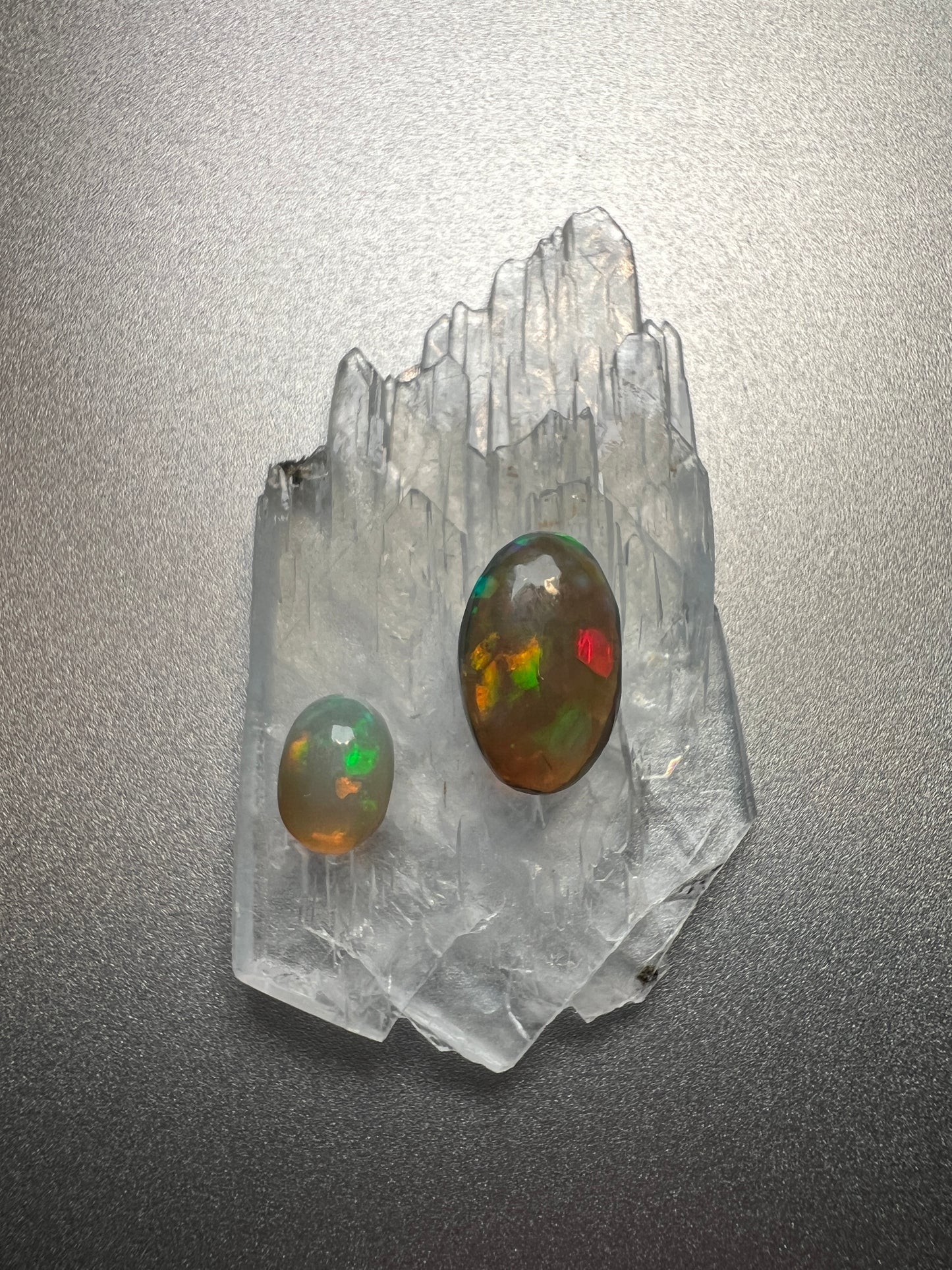 1.9 ct dark crystal opal