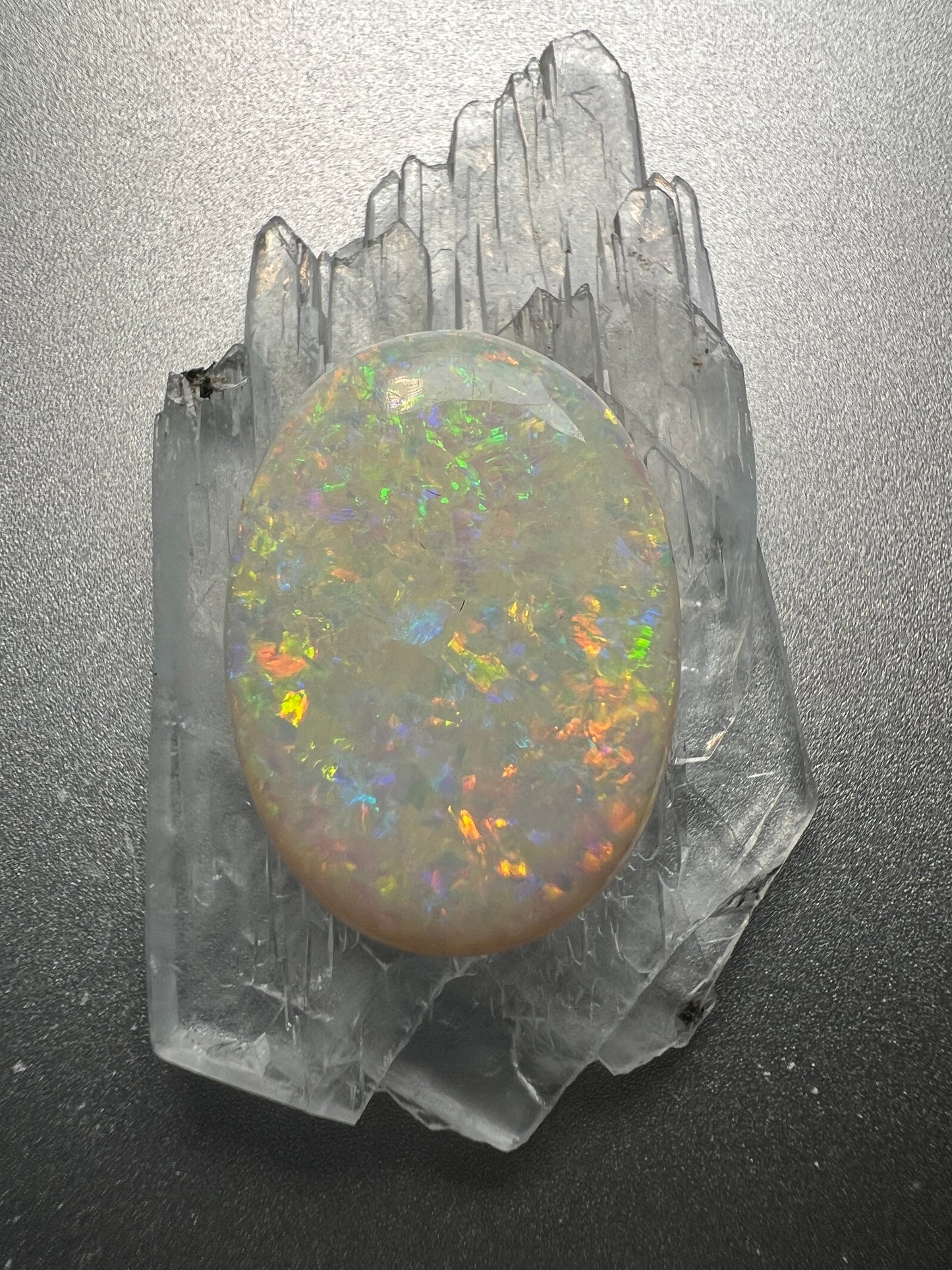 5.9 carats light crystal Opal