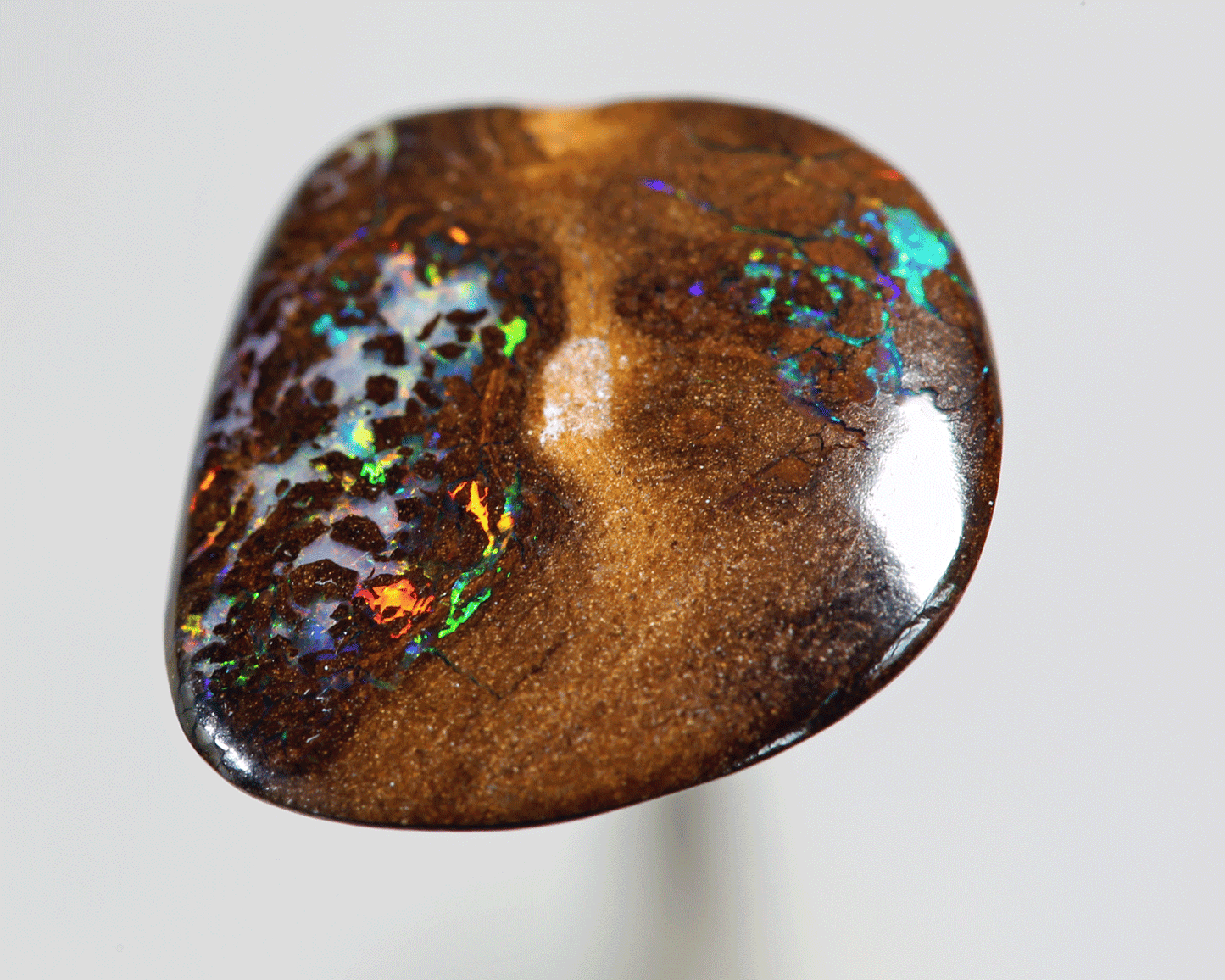 7.6 carats matrix boulder opal