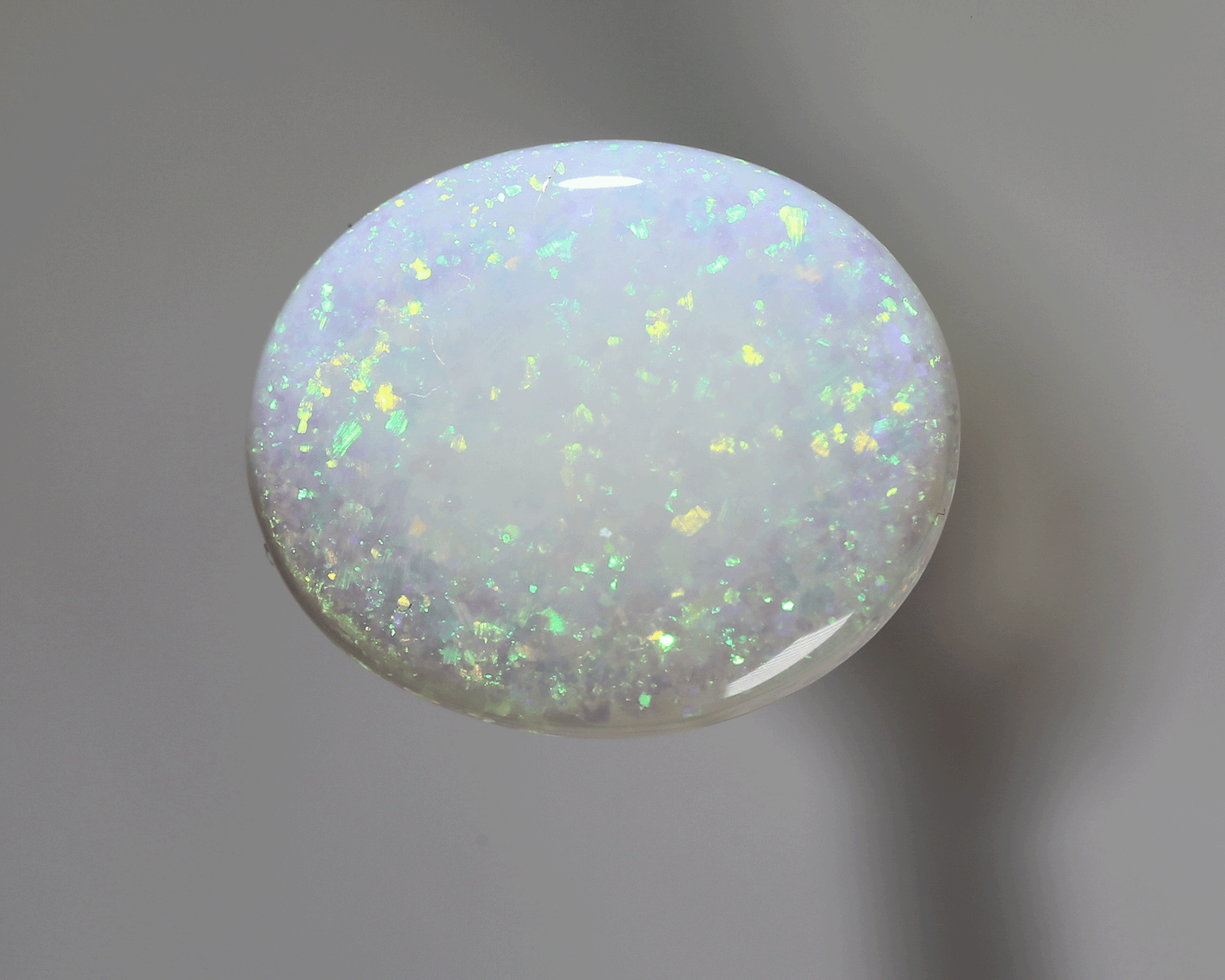 7.7 carats light crystal opal