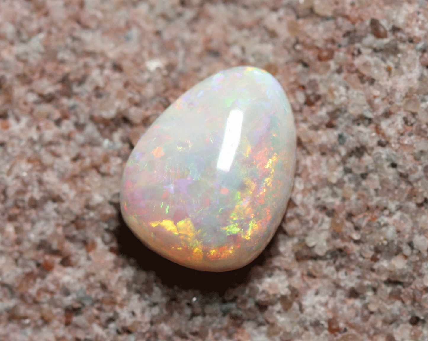 3.6 carats light opal