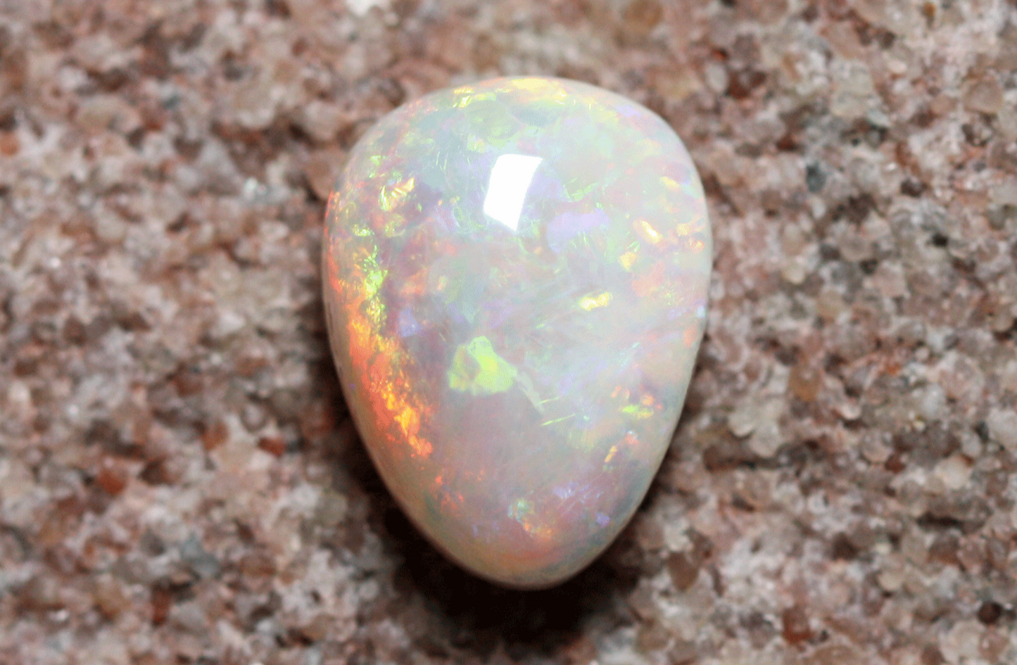 3.6 carats light opal