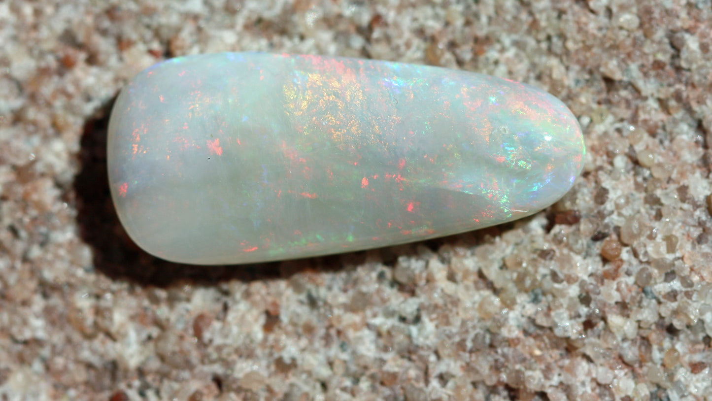 5.5 carats light opal