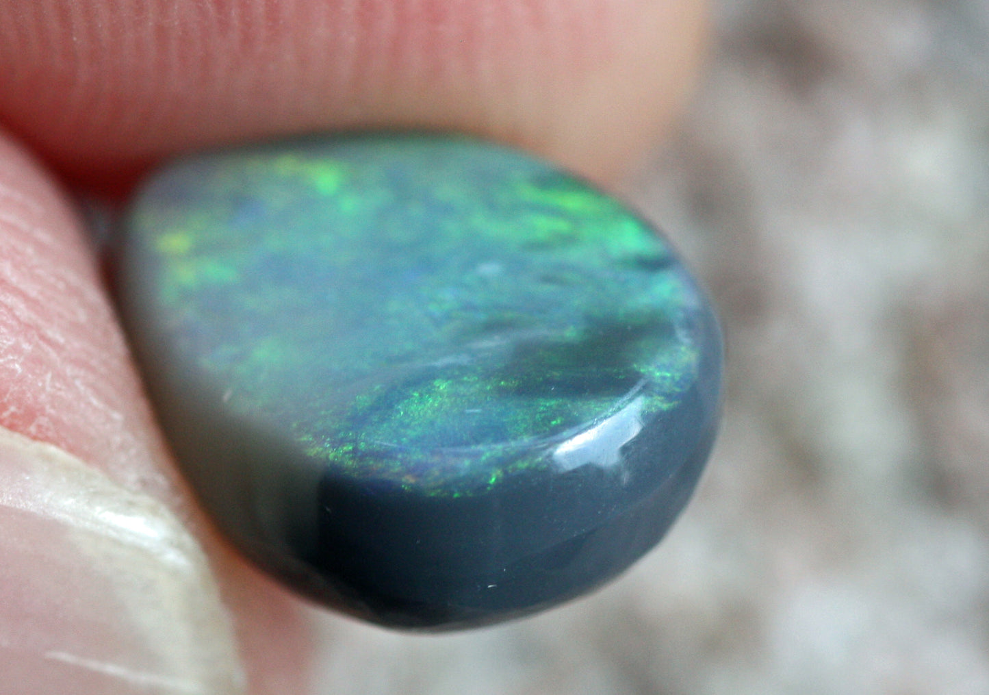 2.5 carats dark opal