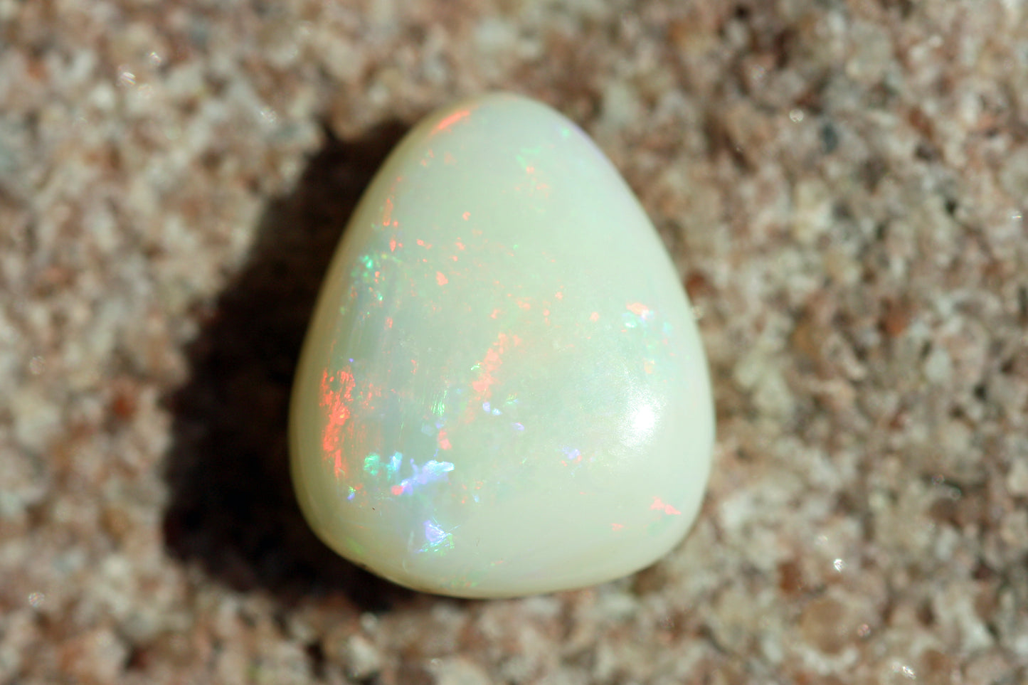 3.7 carats light opal