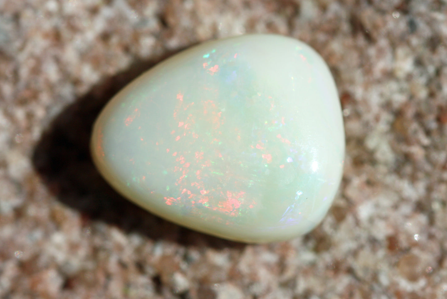 3.7 carats light opal