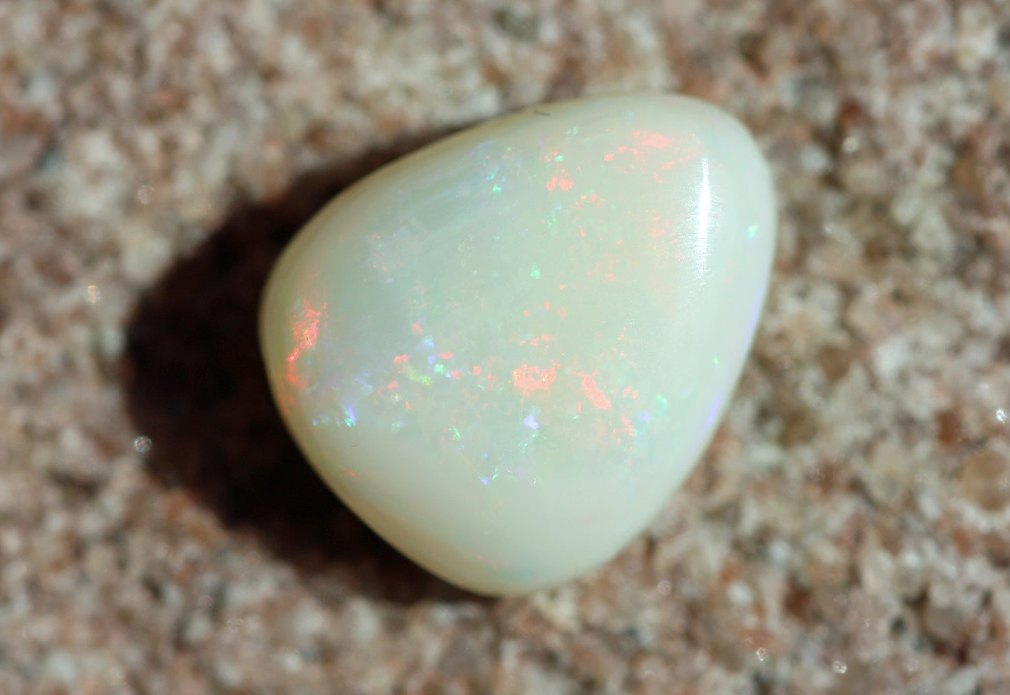 3.7 carats light opal