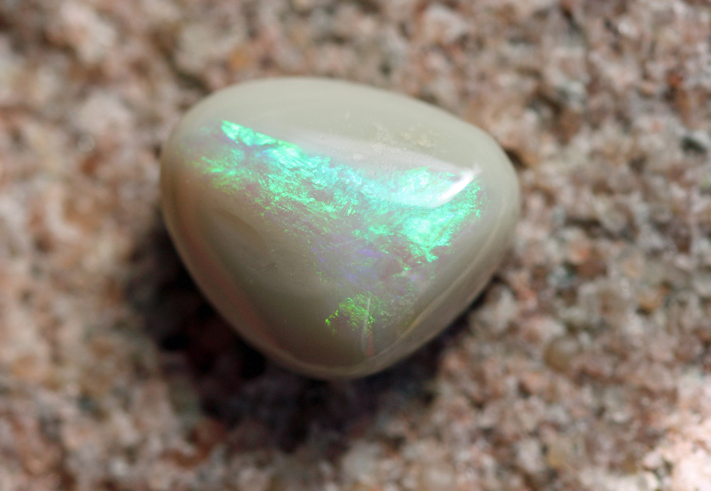 3.4 carats light opal