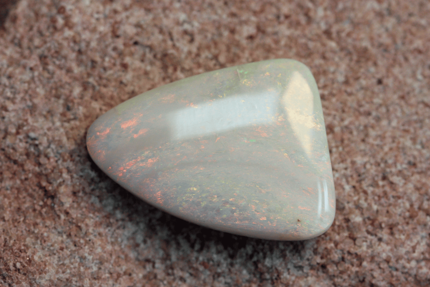 30.5 carats light opal