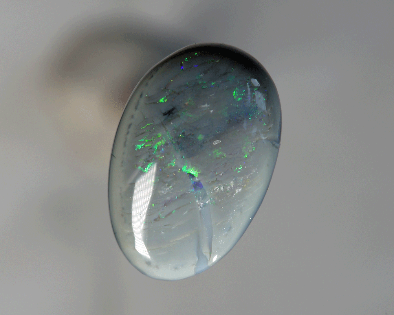 8.6 carats picture stone opal